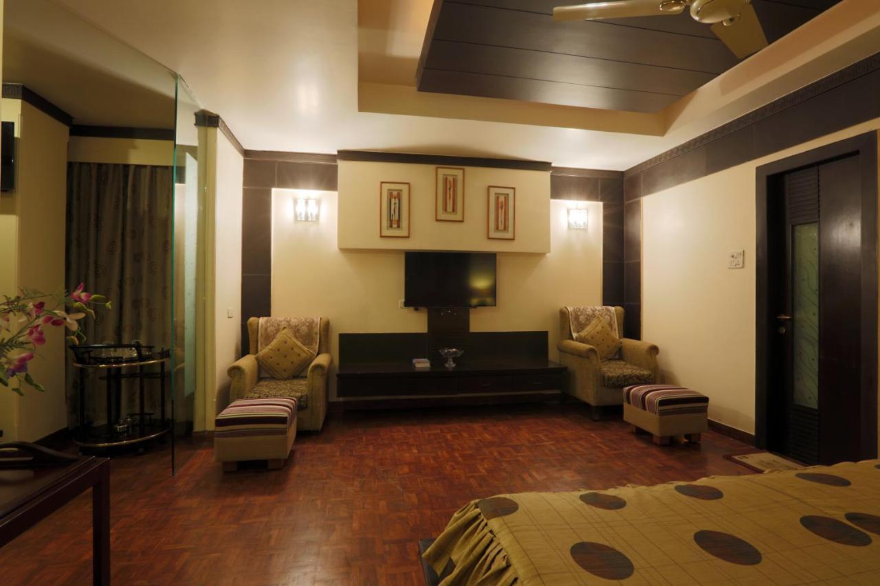 Hotel The Manor - A Boutique Hotel Jorhat Bagian luar foto