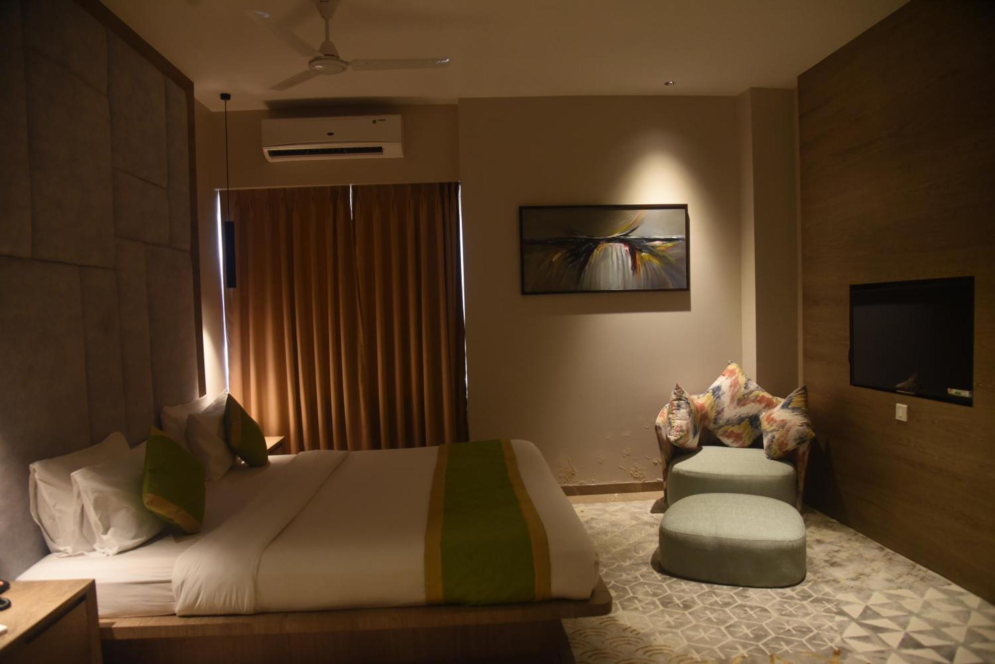 Hotel The Manor - A Boutique Hotel Jorhat Bagian luar foto