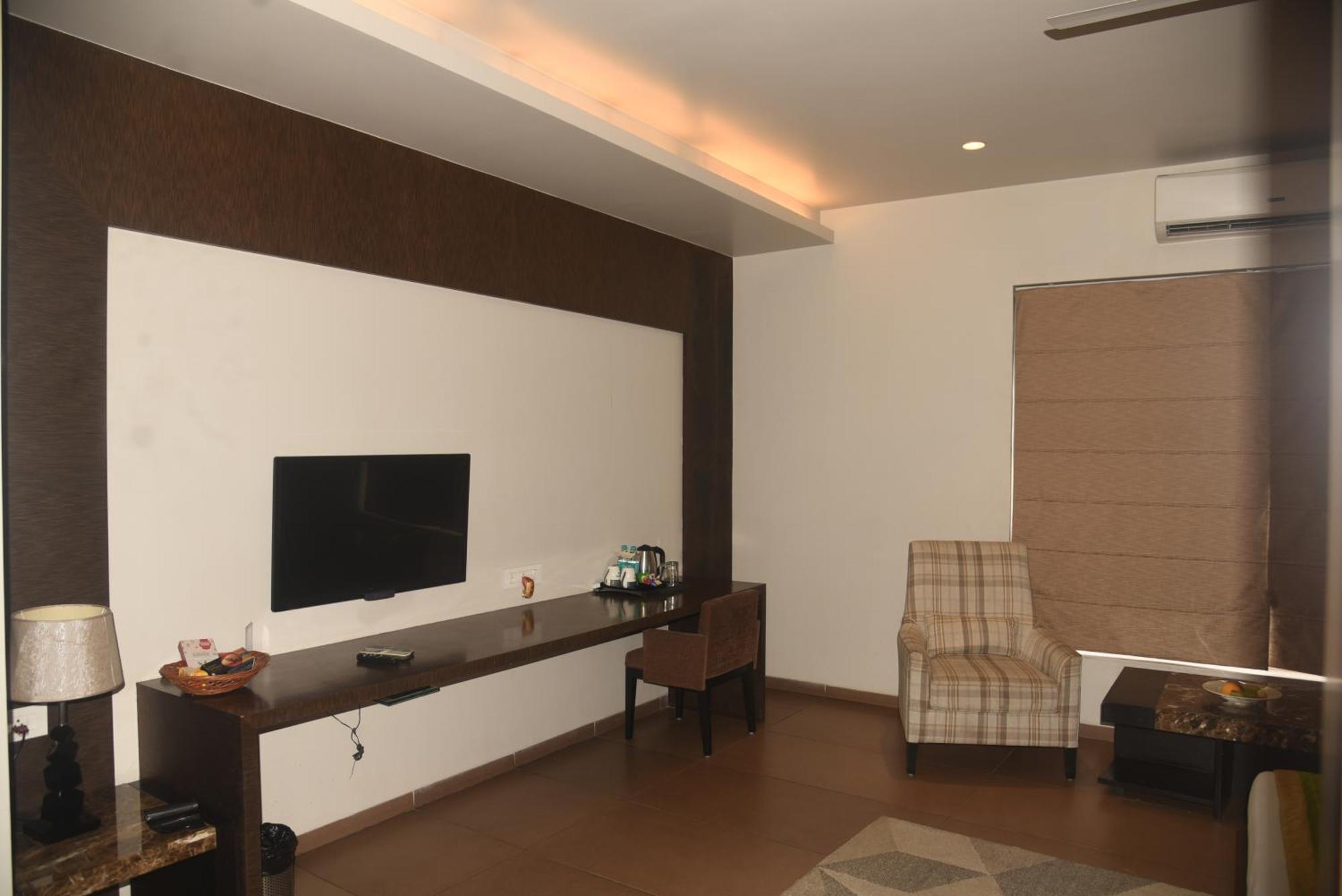 Hotel The Manor - A Boutique Hotel Jorhat Bagian luar foto